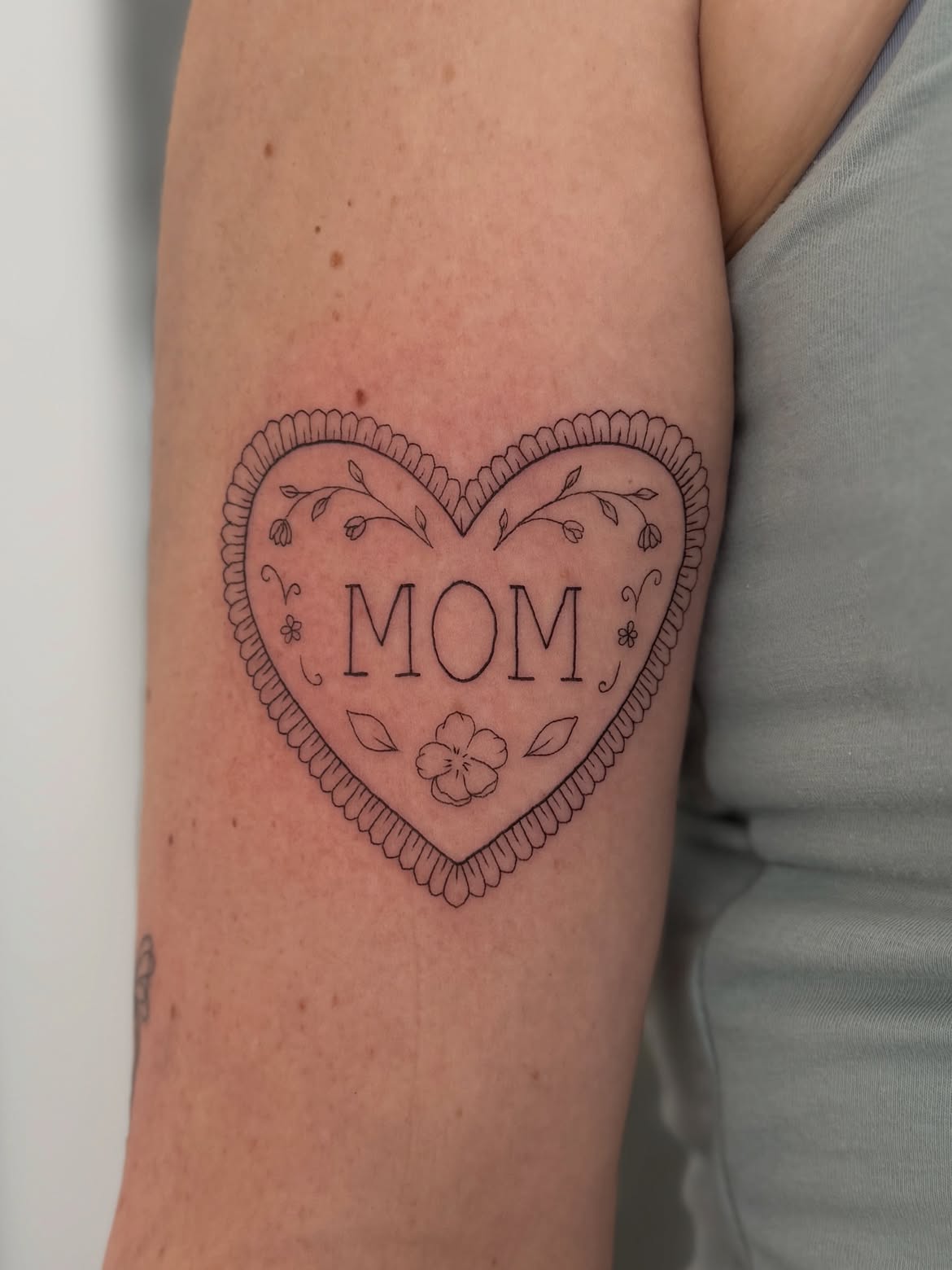 29 Mom Tattoo Ideas 2026: Meaningful Designs That Celebrate an Unbreakable Bond