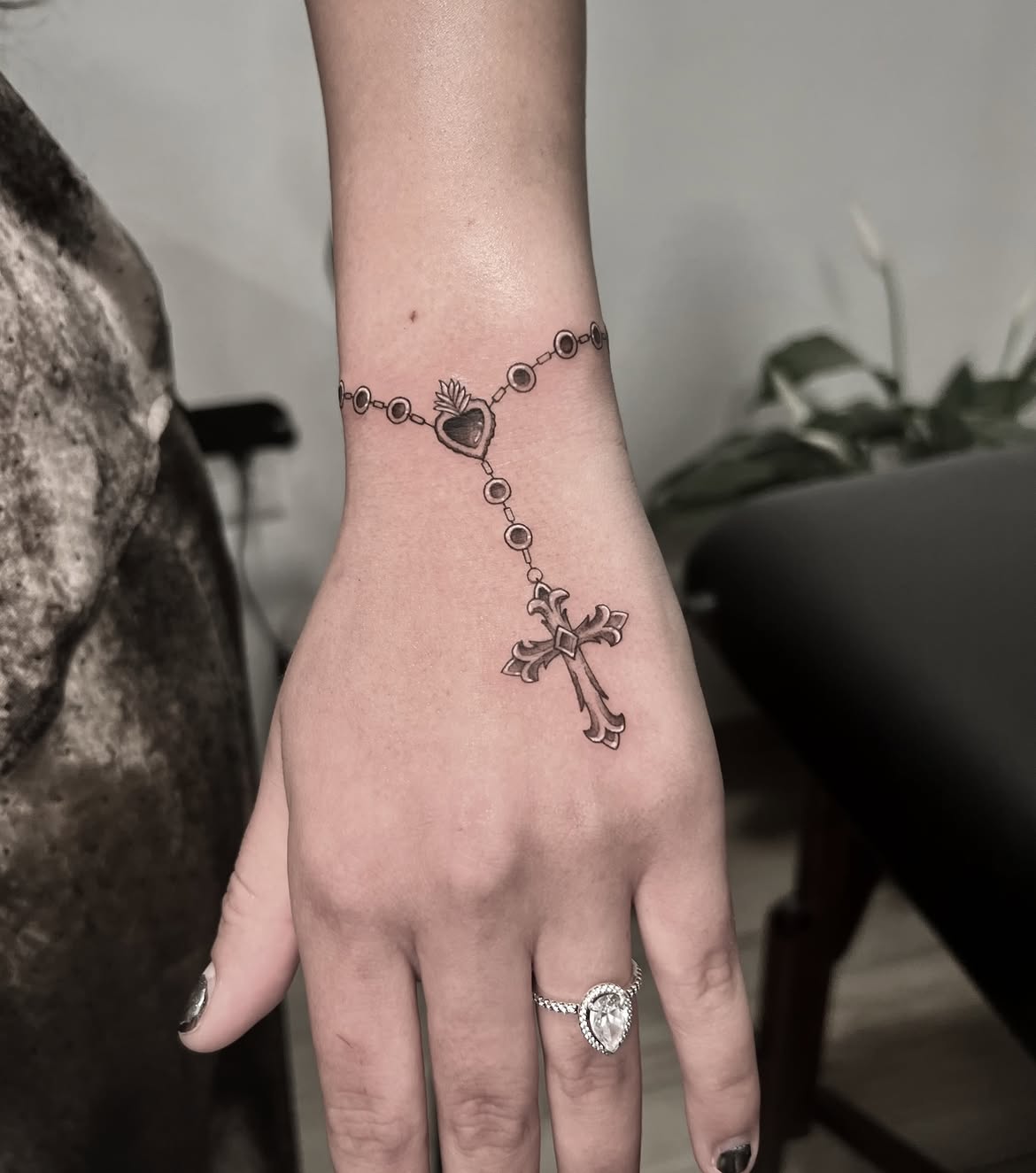 26 Rosary Tattoo Ideas: Meaningful Designs From Dainty Beads to Statement Crosses