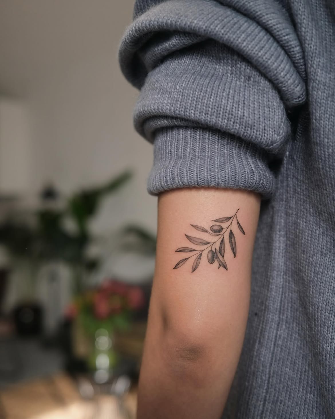 31 Olive Branch Tattoo Ideas 2026: Fine Line, Dainty and Meaningful Designs