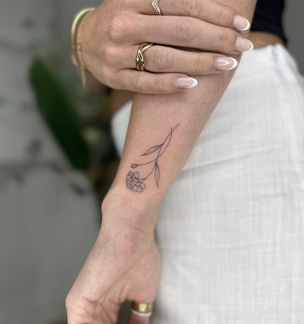 28 Carnation Tattoo Ideas 2026: Delicate Florals, Fine Lines, and Rich Red Ink