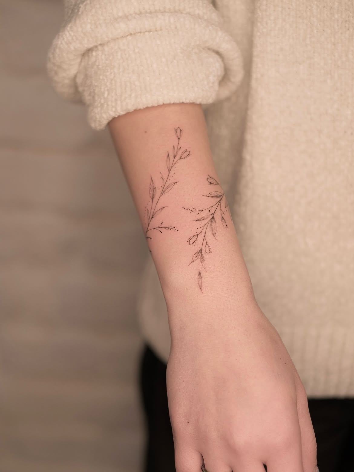 32 Wrist Tattoo Ideas 2026: Fine-Line, Floral and Wrap-Around Designs Worth Saving
