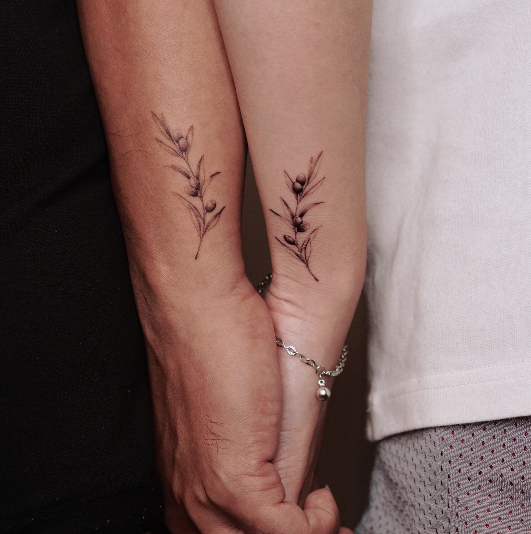 31 Olive Branch Tattoo Ideas 2026: Fine Line, Dainty and Meaningful Designs