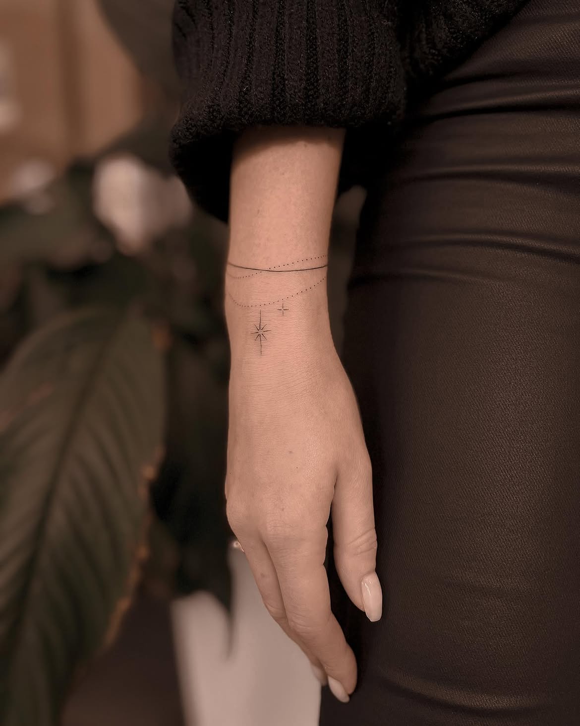 32 Wrist Tattoo Ideas 2026: Fine-Line, Floral and Wrap-Around Designs Worth Saving