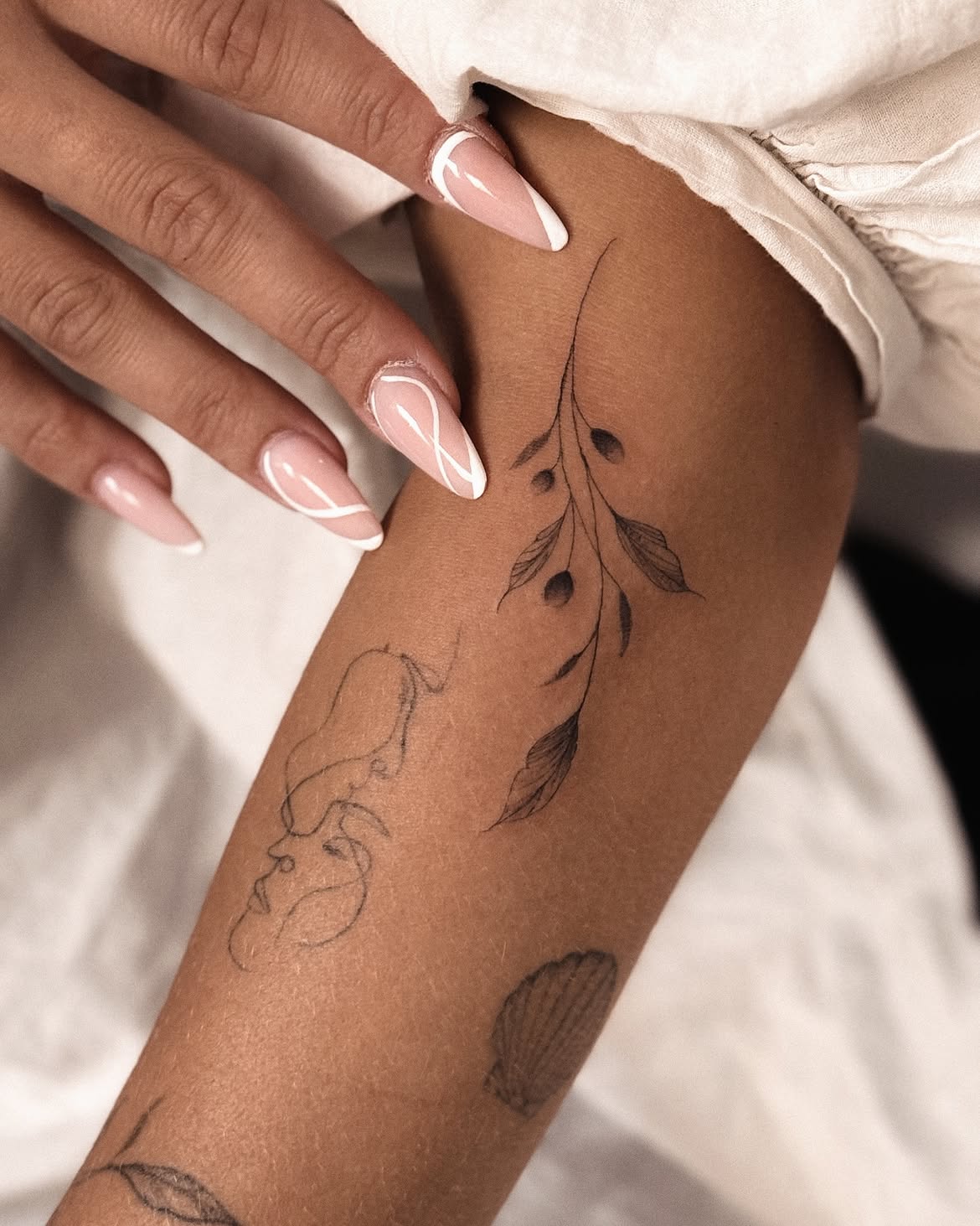 31 Olive Branch Tattoo Ideas 2026: Fine Line, Dainty and Meaningful Designs