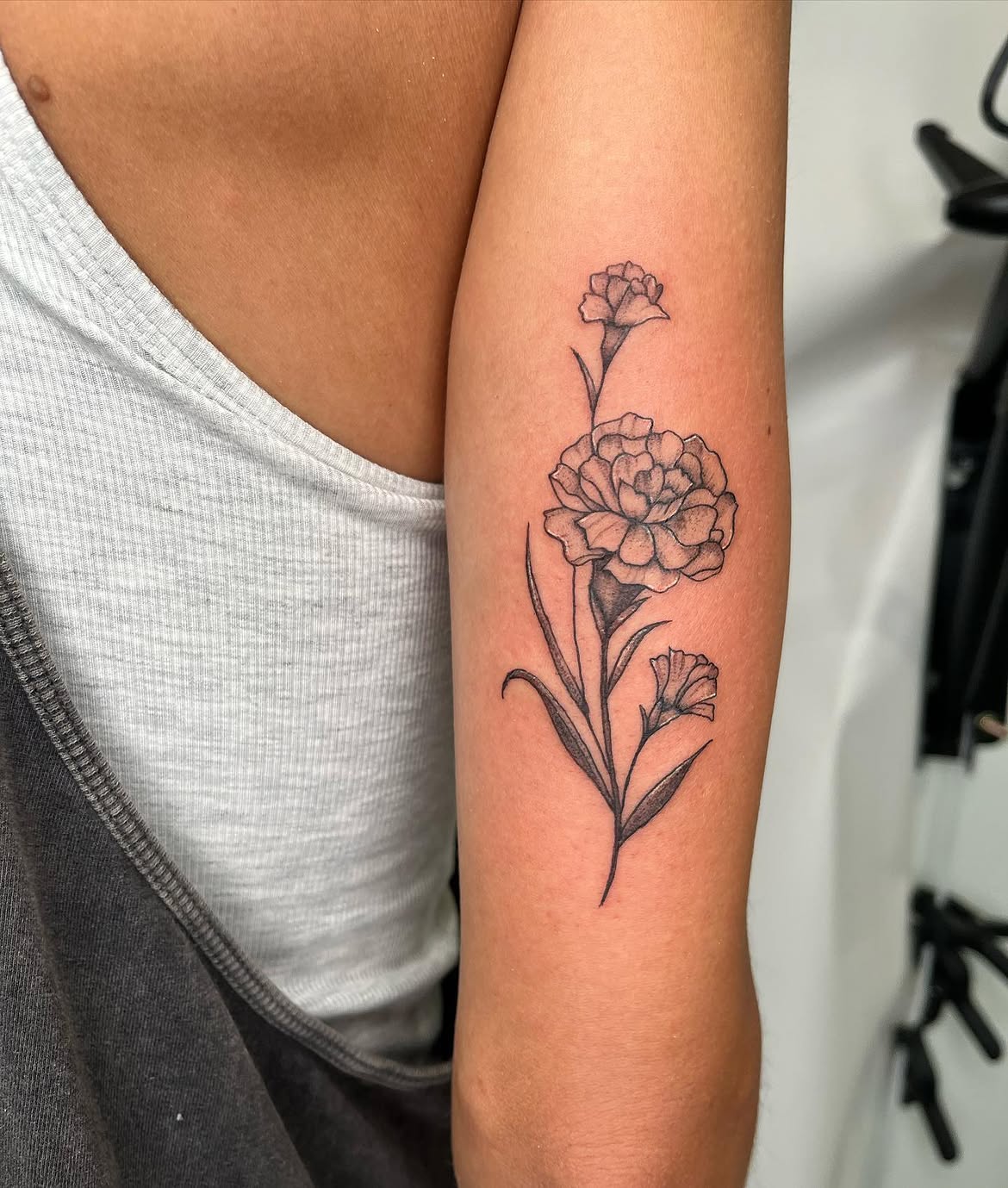 28 Carnation Tattoo Ideas 2026: Delicate Florals, Fine Lines, and Rich Red Ink