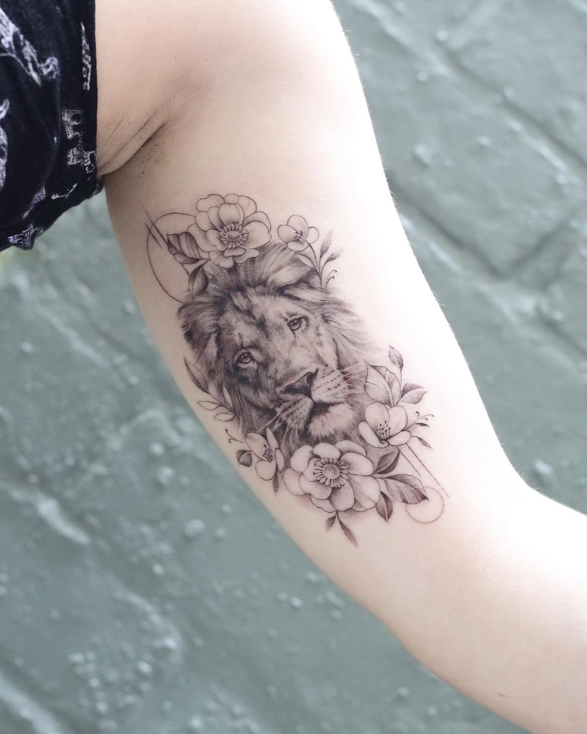 29 Inner Bicep Tattoo Ideas: Meaningful, Feminine and Bold Designs