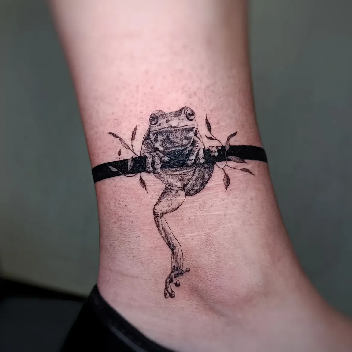 28 Frog Tattoo Ideas: Creative Designs From Tiny Frogs to Bold Tropical Art