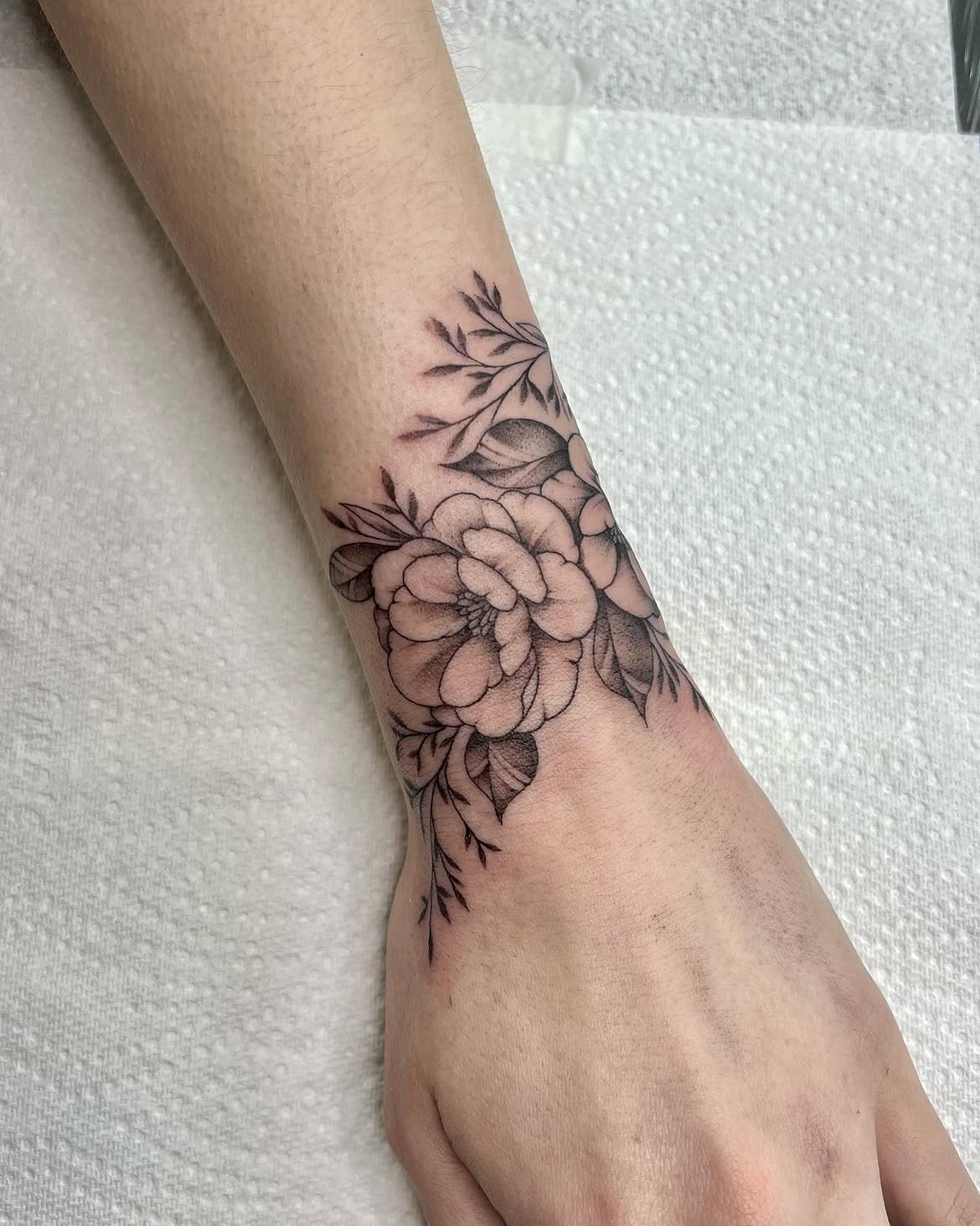 32 Wrist Tattoo Ideas 2026: Fine-Line, Floral and Wrap-Around Designs Worth Saving