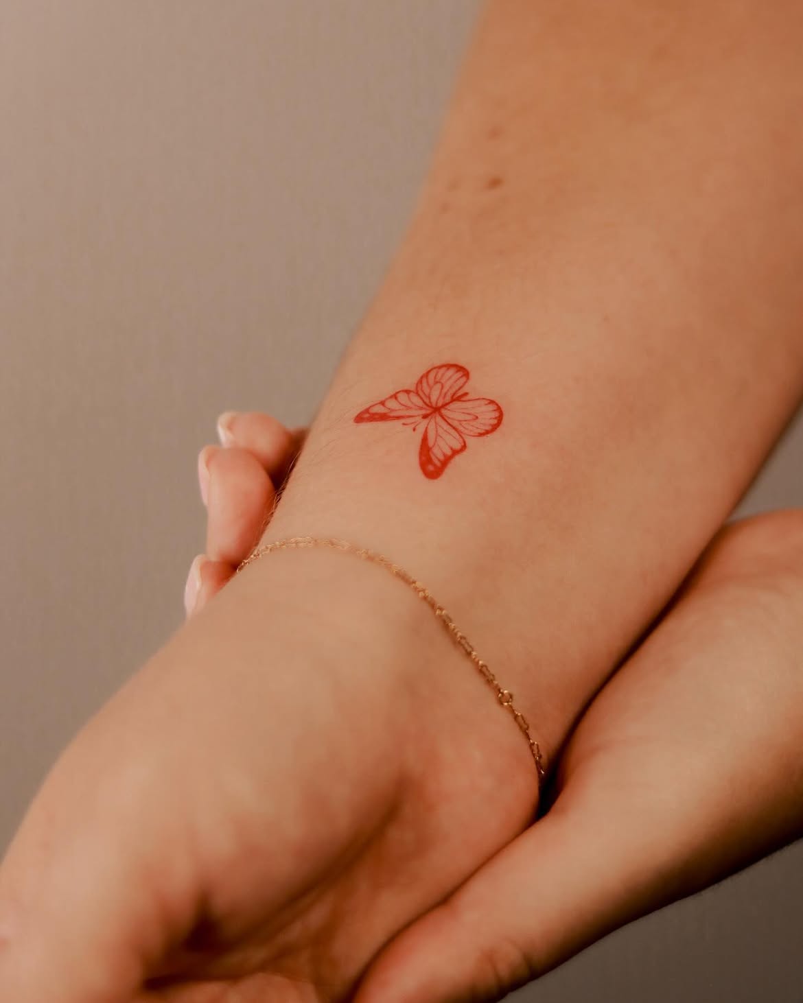 32 Wrist Tattoo Ideas 2026: Fine-Line, Floral and Wrap-Around Designs Worth Saving