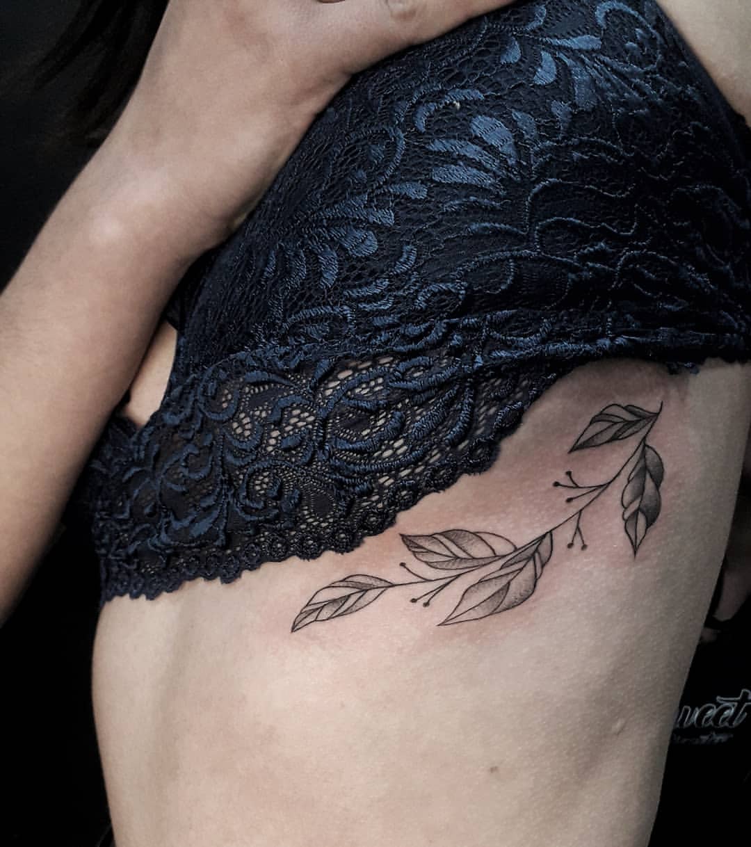 26 Underboob Tattoo Ideas 2026: Designs from Delicate Florals to Bold Blackwork
