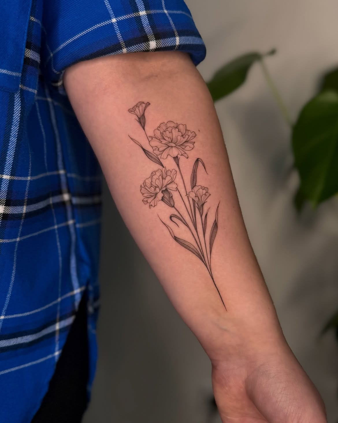 28 Carnation Tattoo Ideas 2026: Delicate Florals, Fine Lines, and Rich Red Ink