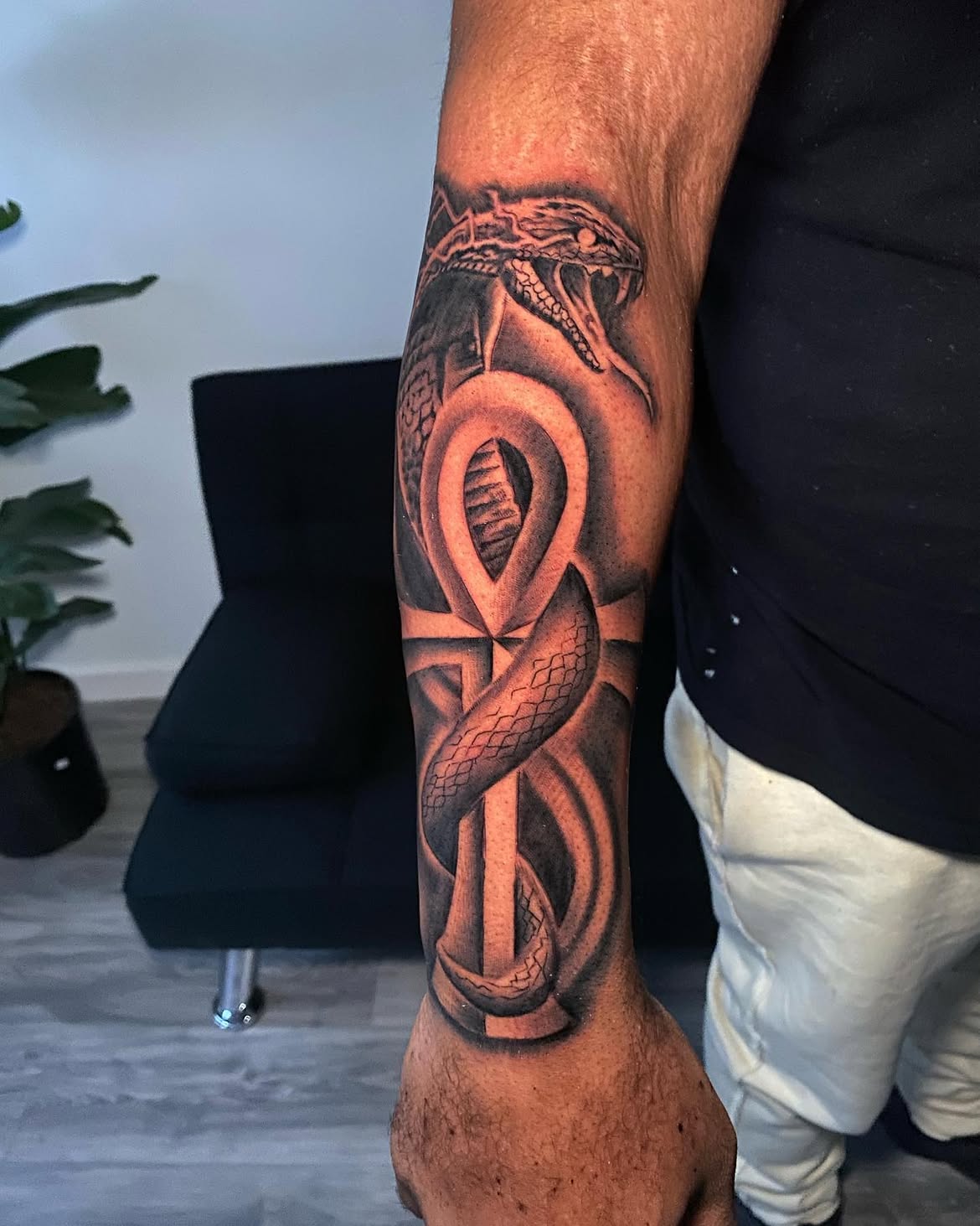 27 Ankh Tattoo Ideas: Meaningful Egyptian Designs for Every Placement