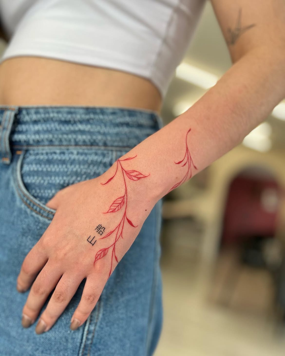 28 Red Ink Tattoo Ideas 2026: Fine Line Florals, Back Pieces and Feminine Designs