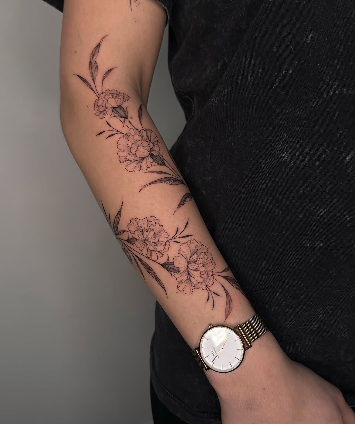 28 Carnation Tattoo Ideas 2026: Delicate Florals, Fine Lines, and Rich Red Ink