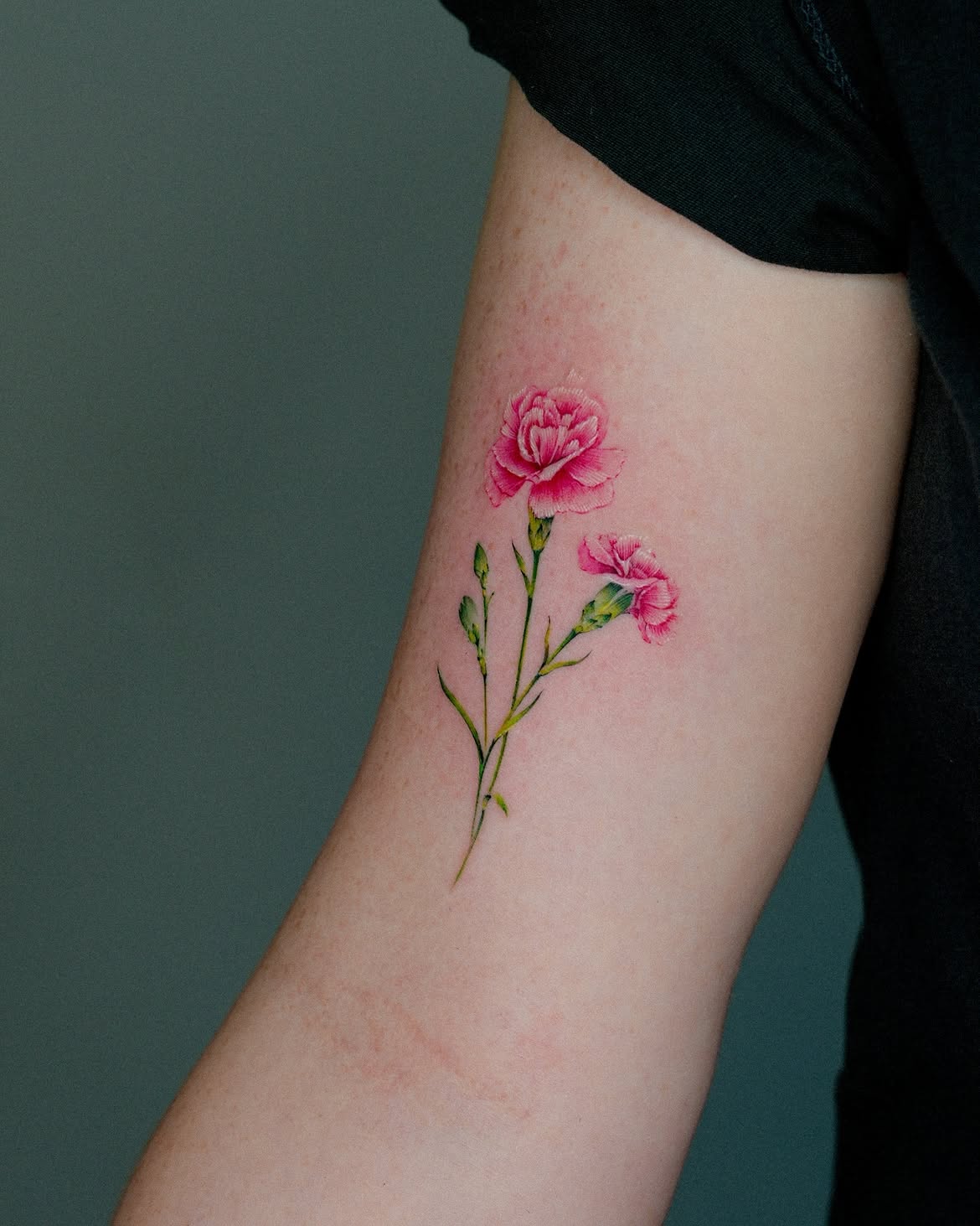 28 Carnation Tattoo Ideas 2026: Delicate Florals, Fine Lines, and Rich Red Ink
