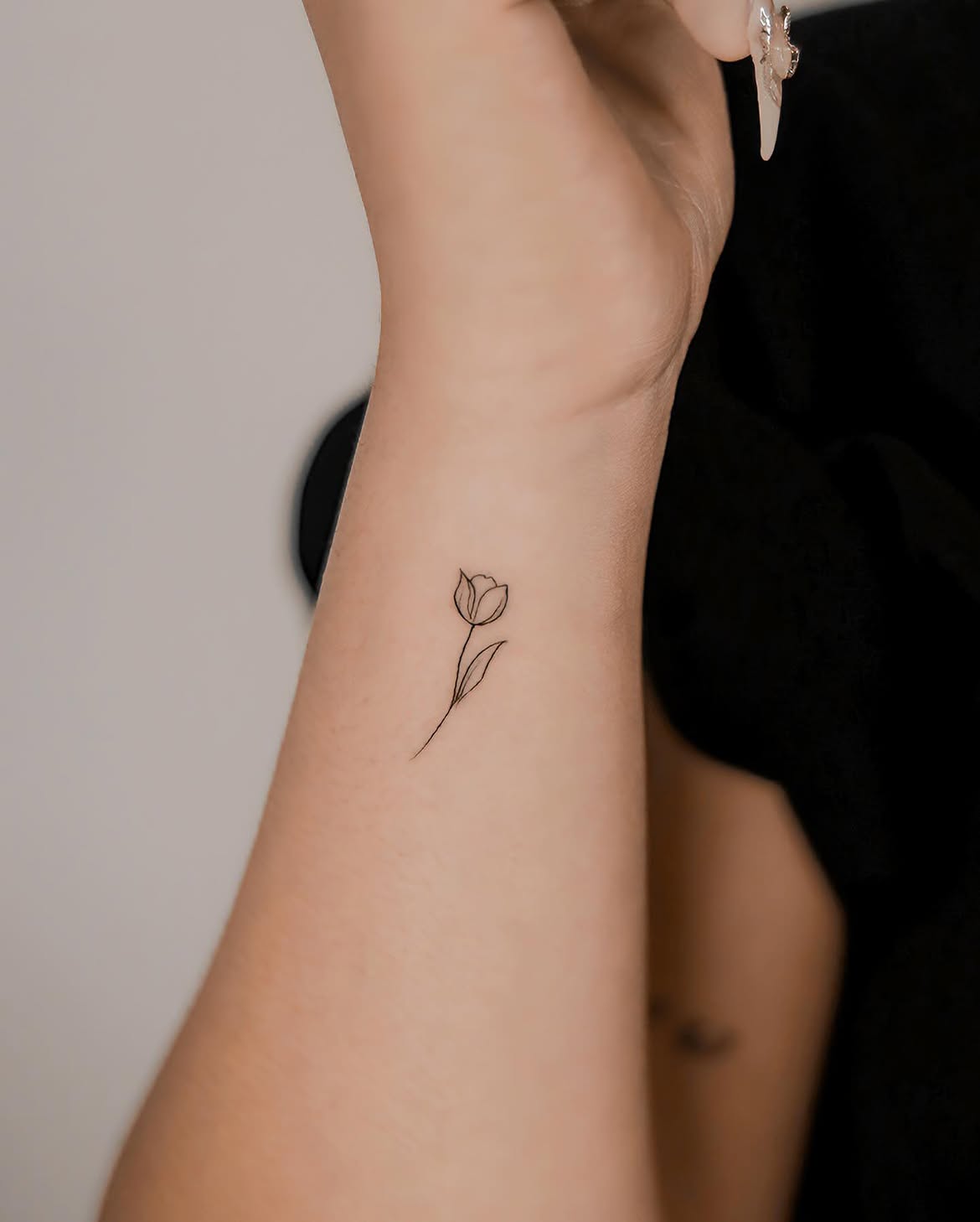 32 Wrist Tattoo Ideas 2026: Fine-Line, Floral and Wrap-Around Designs Worth Saving