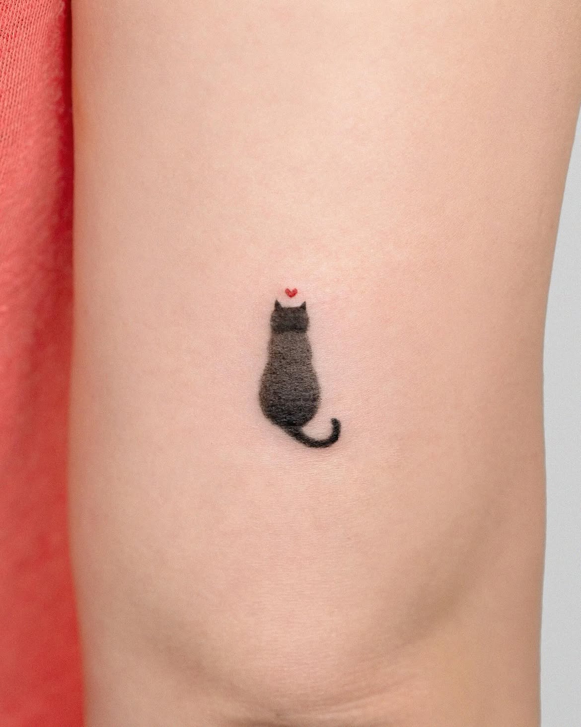 27 Black Cat Tattoo Ideas 2026: Playful, Minimalist and Mysterious Designs