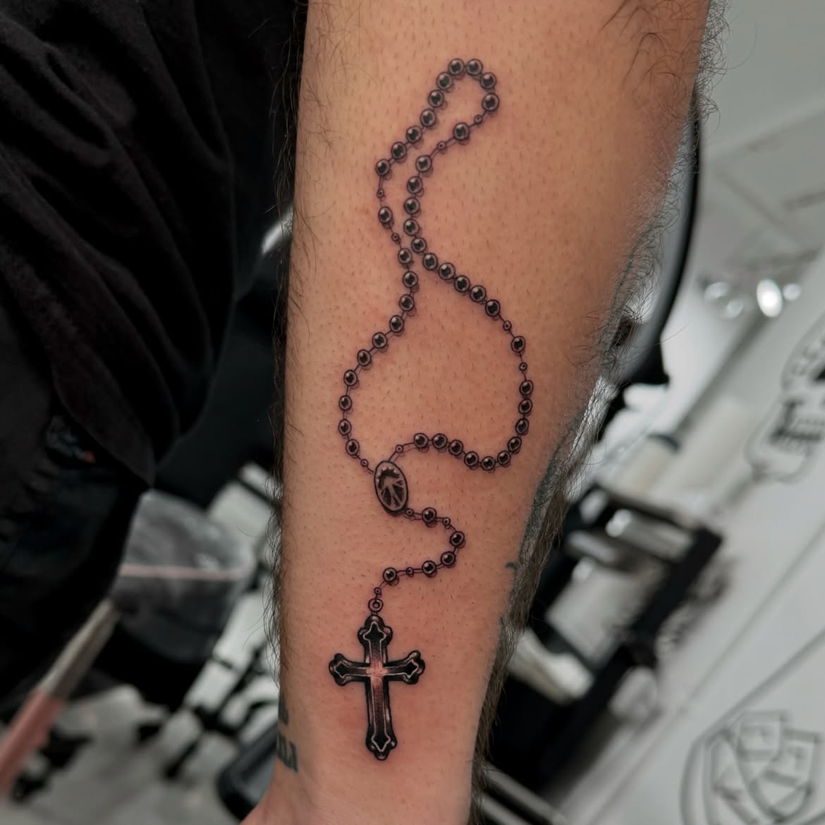 26 Rosary Tattoo Ideas: Meaningful Designs From Dainty Beads to Statement Crosses