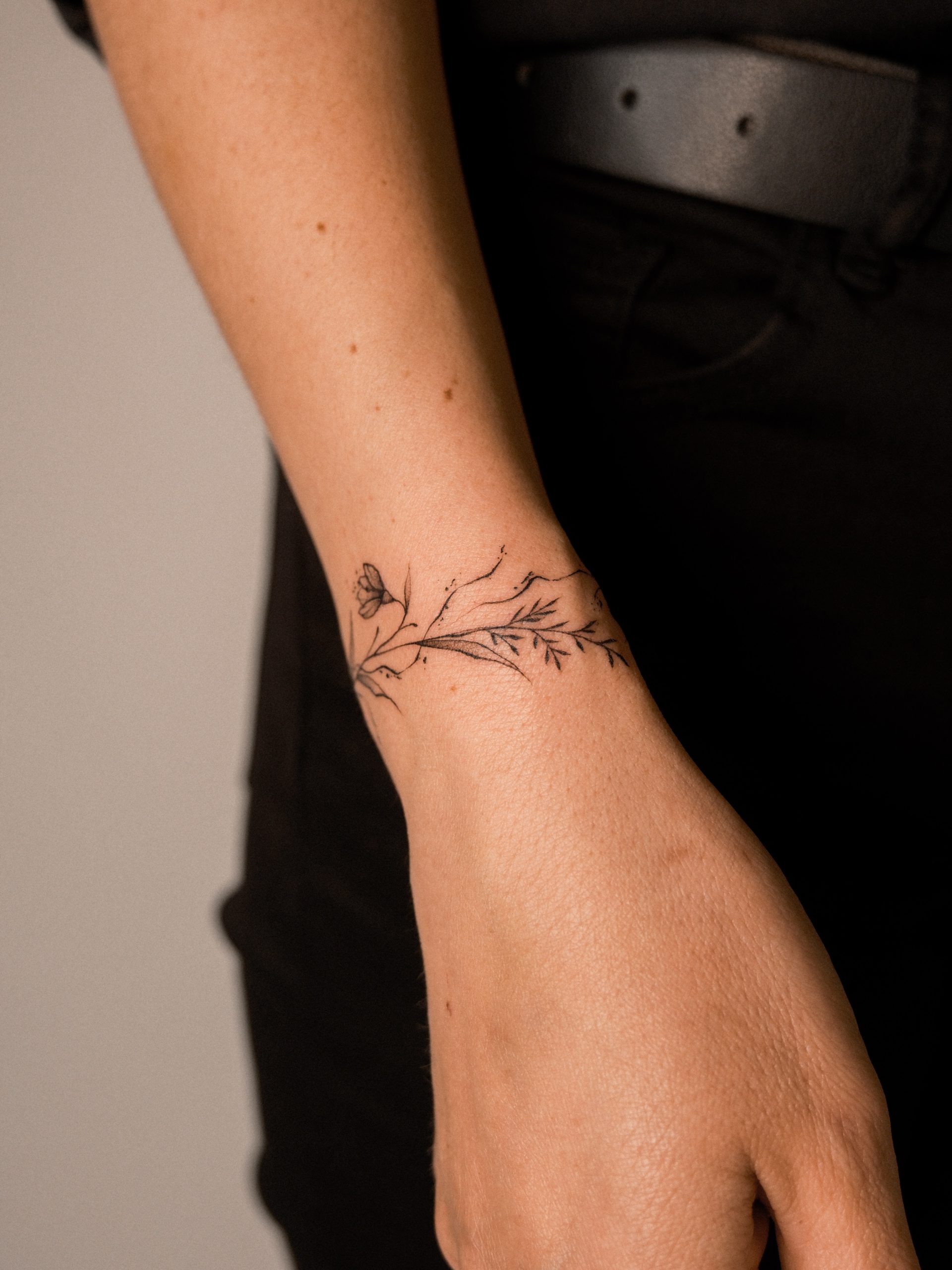 32 Wrist Tattoo Ideas 2026: Fine-Line, Floral and Wrap-Around Designs Worth Saving