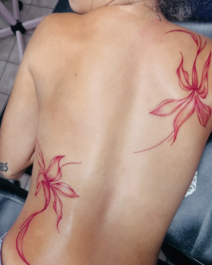 28 Red Ink Tattoo Ideas 2026: Fine Line Florals, Back Pieces and Feminine Designs