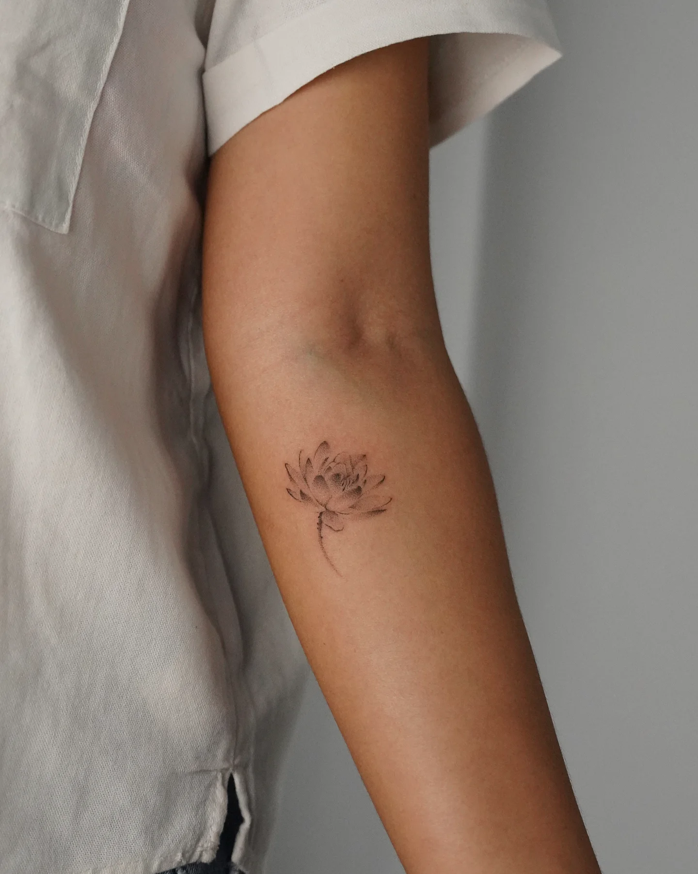 28 Water Lily Tattoo Ideas 2026: Beautiful Fine Line, Color and Japanese Designs