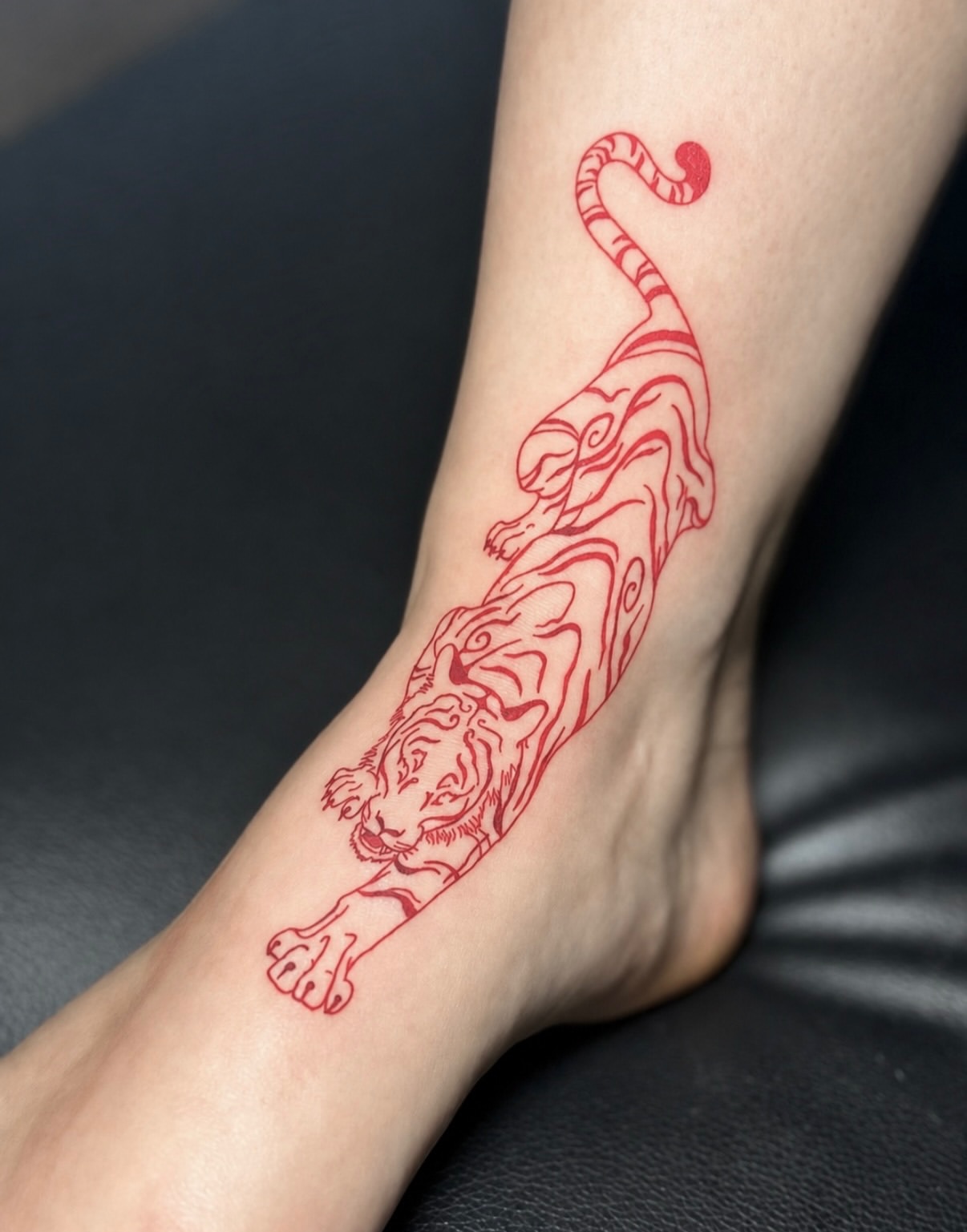 28 Red Ink Tattoo Ideas 2026: Fine Line Florals, Back Pieces and Feminine Designs