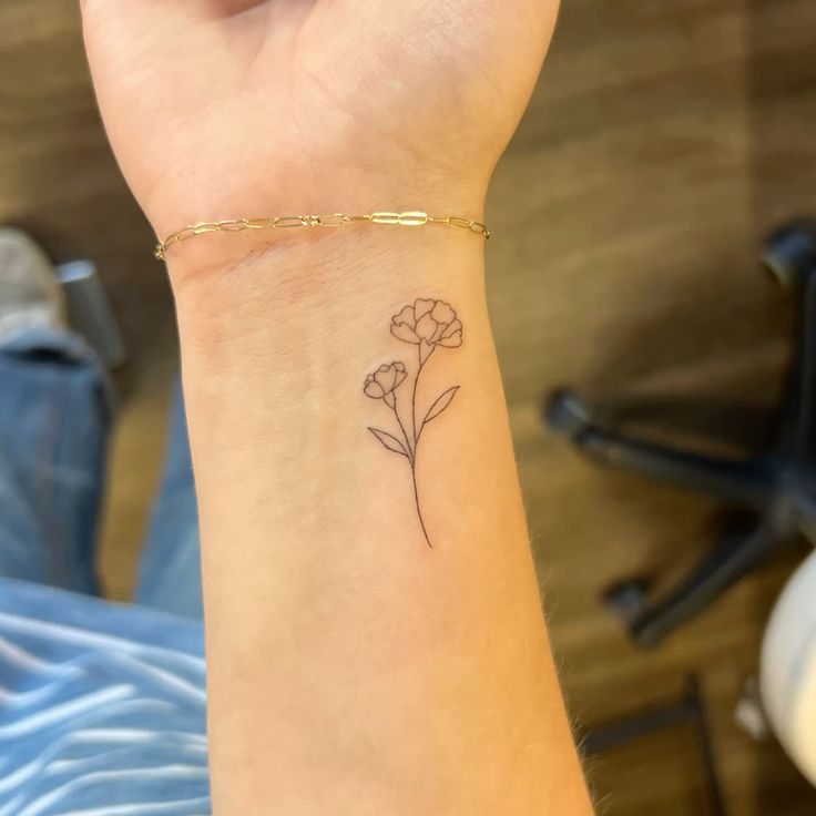 28 Carnation Tattoo Ideas 2026: Delicate Florals, Fine Lines, and Rich Red Ink