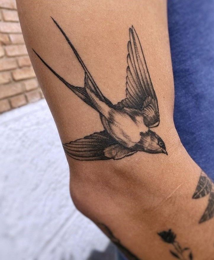 28 Swallow Tattoo Ideas 2026: Elegant Designs, Symbolism and Placement Inspiration