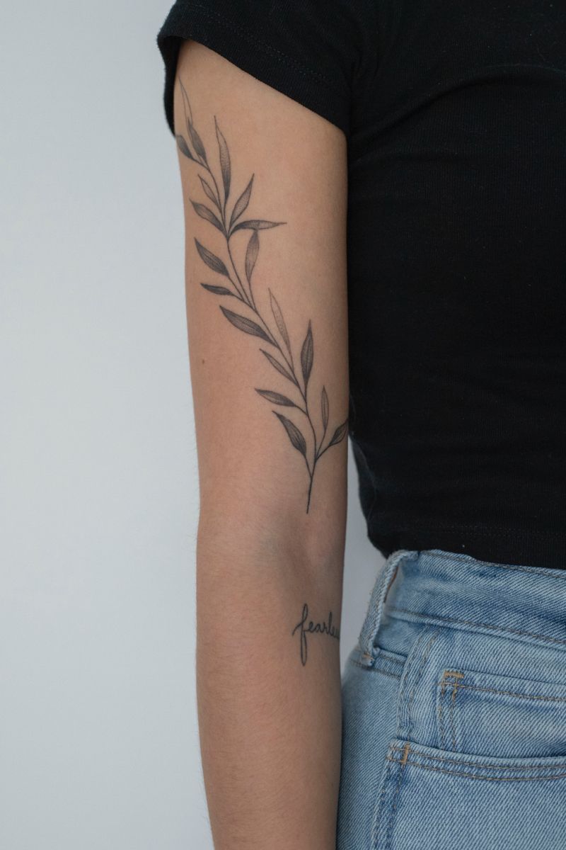 31 Olive Branch Tattoo Ideas 2026: Fine Line, Dainty and Meaningful Designs