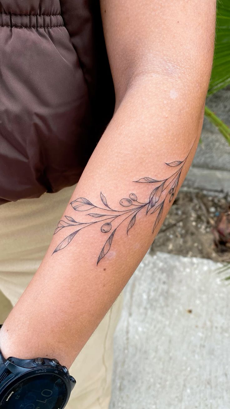 31 Olive Branch Tattoo Ideas 2026: Fine Line, Dainty and Meaningful Designs