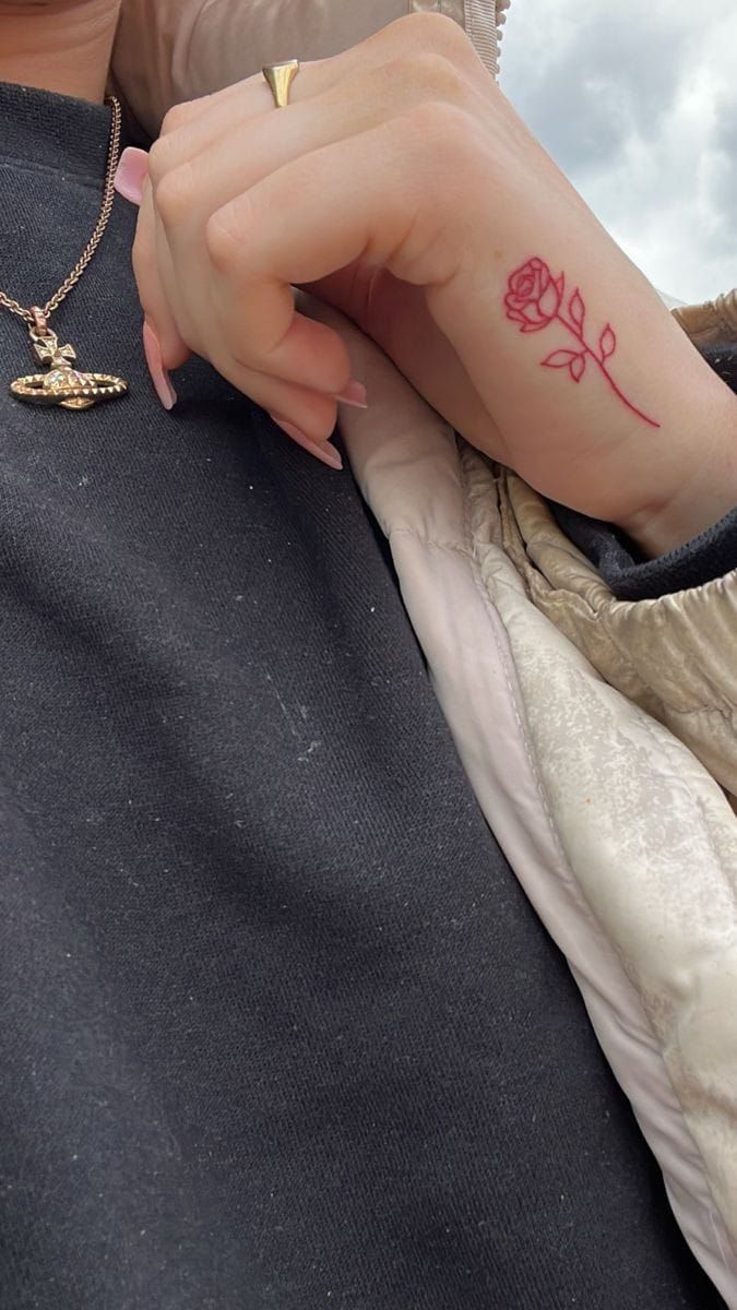 28 Red Ink Tattoo Ideas 2026: Fine Line Florals, Back Pieces and Feminine Designs