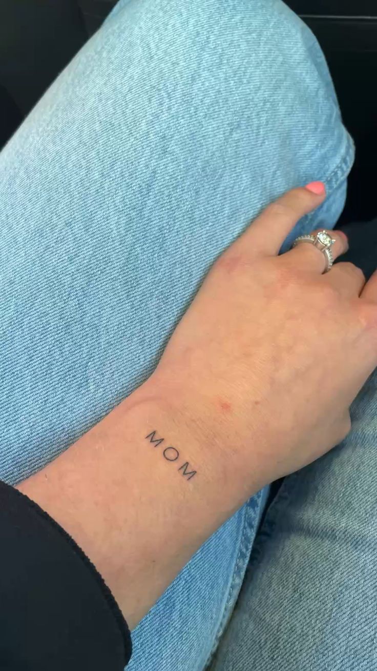 29 Mom Tattoo Ideas 2026: Meaningful Designs That Celebrate an Unbreakable Bond