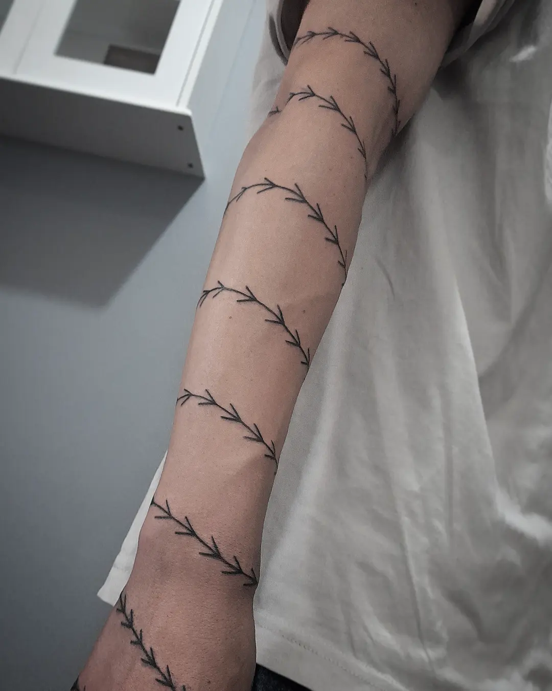 28 Tokyo Ghoul Tattoo Ideas: Dark Manga Art, Spider Lilies, Centipedes and Kaneki-Inspired Designs