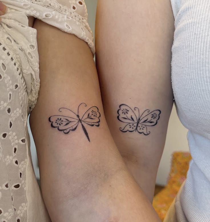 28 Sister Tattoo Ideas That Celebrate a Bond in a Personal Way