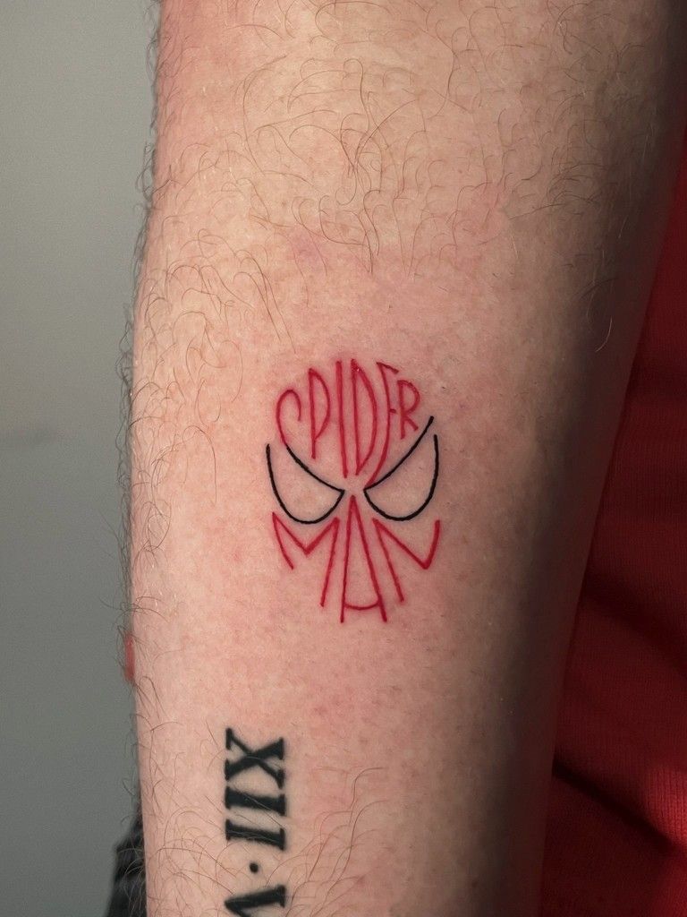 29 Spiderman Tattoo Ideas: From Minimalist Spider Symbols to Dramatic Symbiote Designs