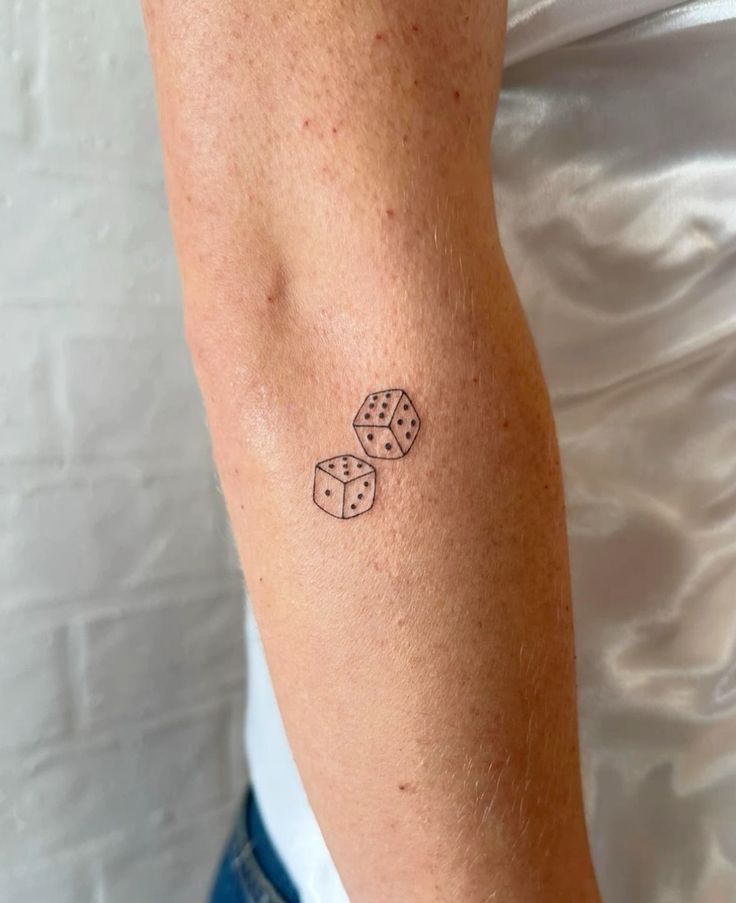 28 Dice Tattoo Ideas: From Lucky Rolls to Hearts, Flames, and Minimalist Designs