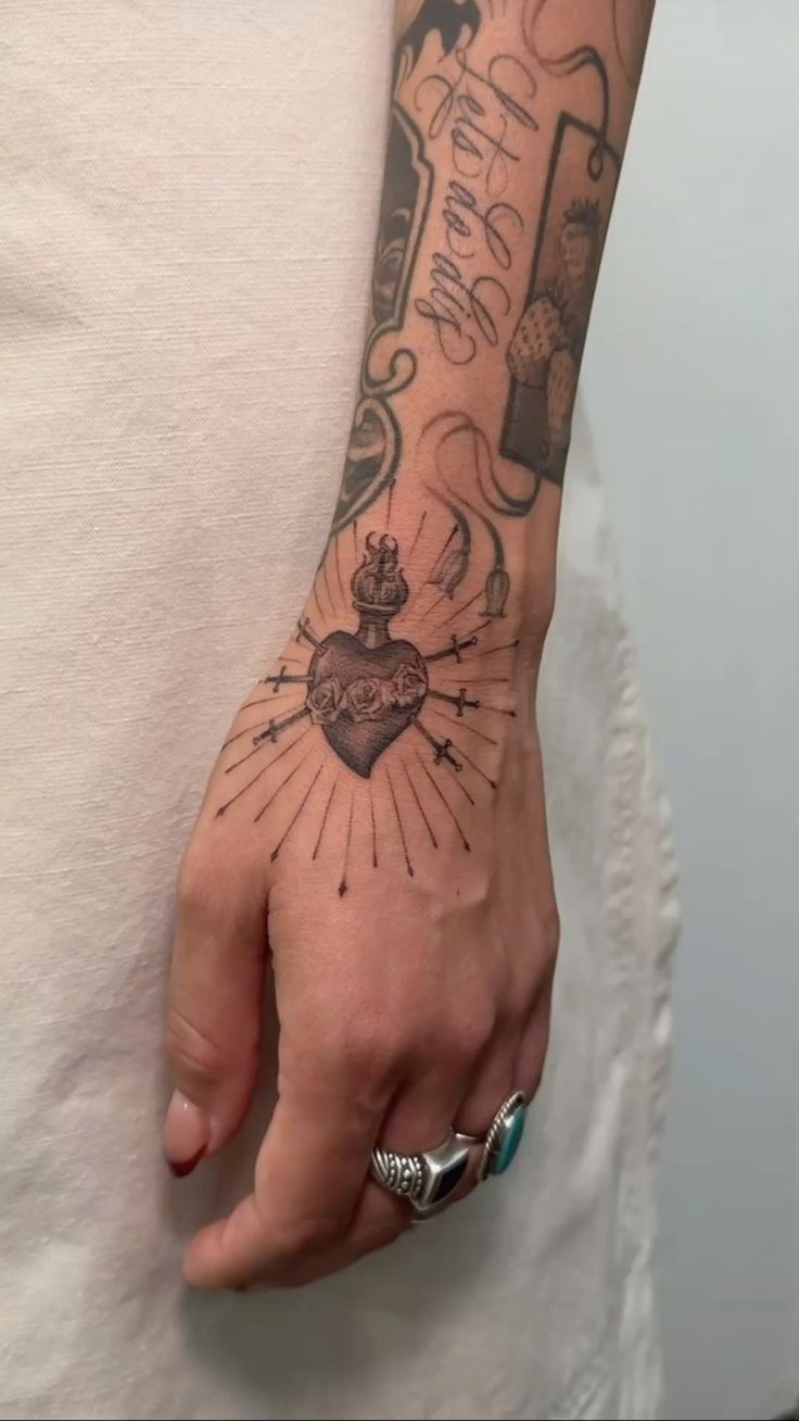 28 Sacred Heart Tattoo Ideas: From Delicate Fine Line Designs to Bold Traditional Ink