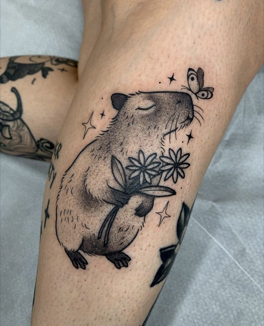 28 Cute Capybara Tattoo Ideas: Minimalist, Realistic, and Funny Designs