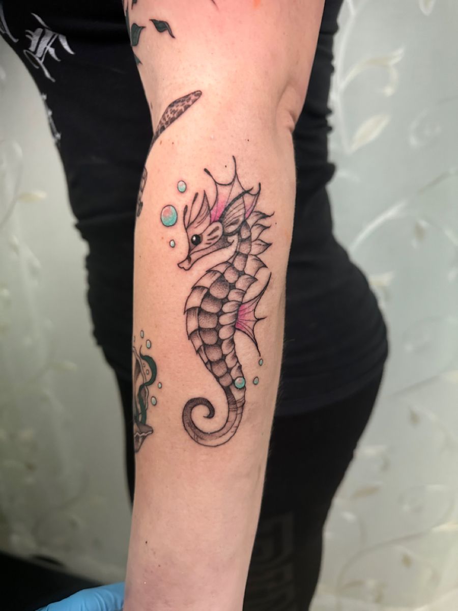 31 Seahorse Tattoo Ideas: Beautiful Designs That Capture the Magic of the Ocean