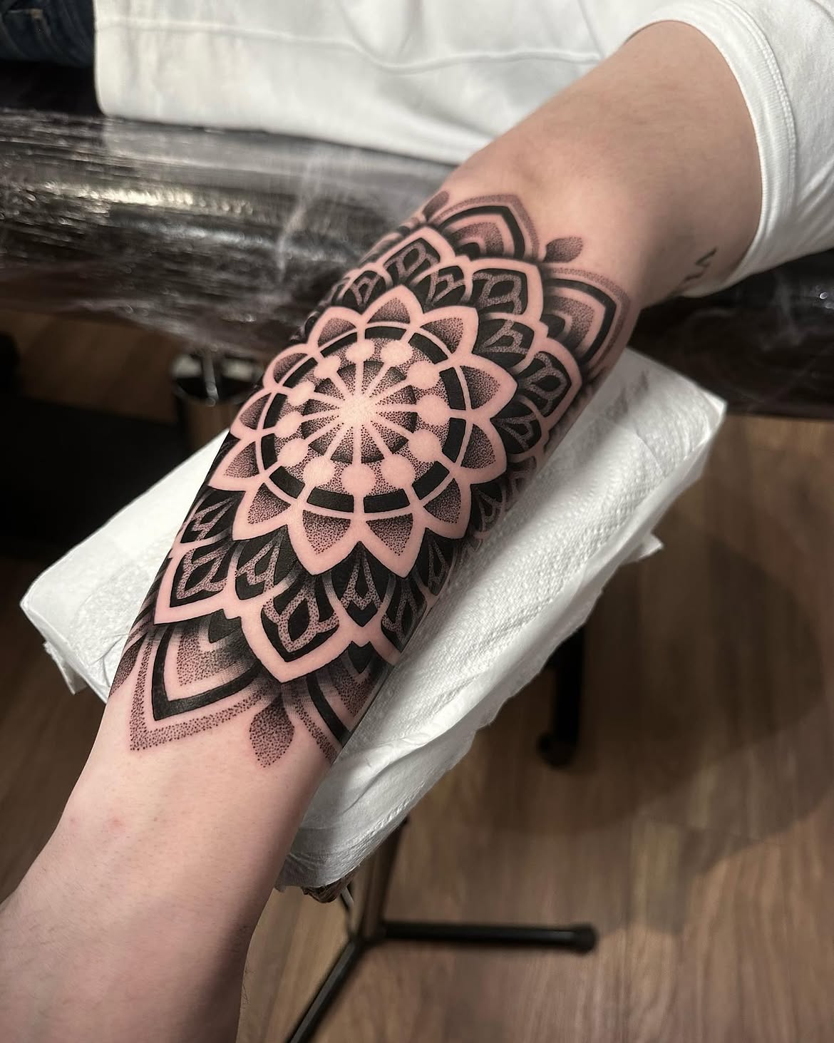 27 Dotwork Tattoo Ideas: From Delicate Stippling to Bold Geometric Mandalas