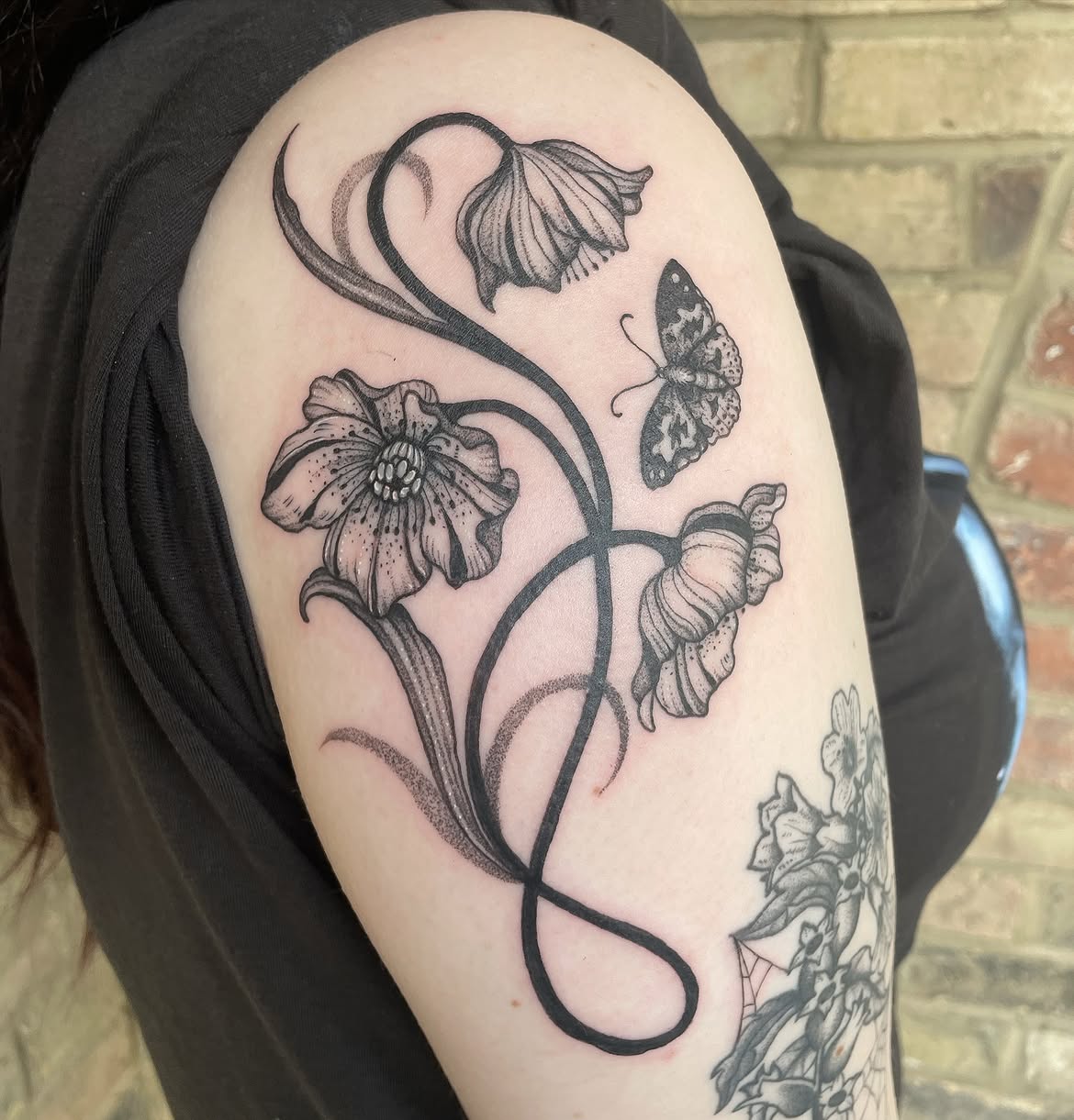 29 Art Nouveau Tattoo Ideas: Floral Lines, Decorative Frames, and Timeless Ornament