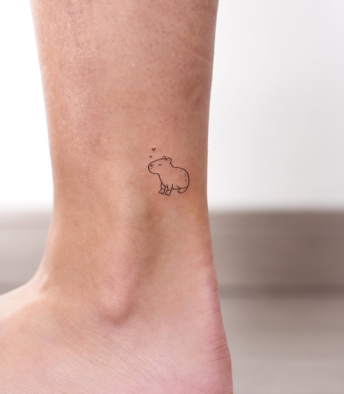 28 Cute Capybara Tattoo Ideas: Minimalist, Realistic, and Funny Designs