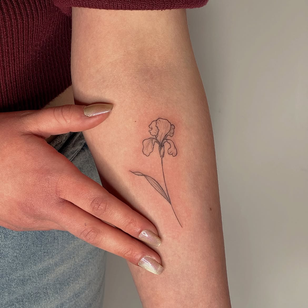 32 Iris Tattoo Ideas: Beautiful Floral Designs From Delicate Fine Line to Bold Color