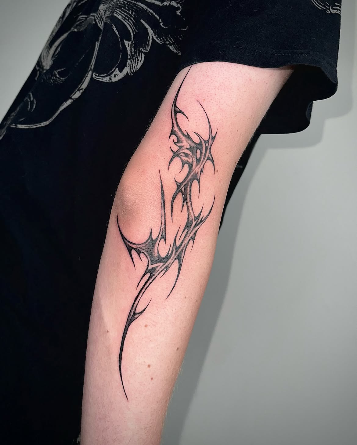 28 Cybersigilism Tattoo Ideas: Dark Lines, Digital Rituals, and Futuristic Body Art