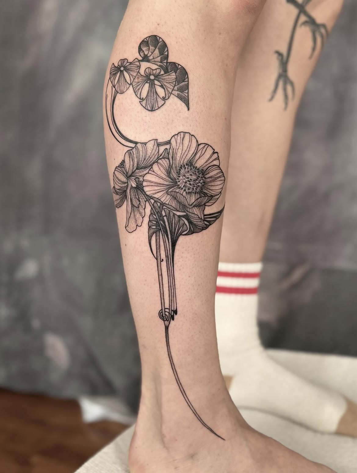 29 Art Nouveau Tattoo Ideas: Floral Lines, Decorative Frames, and Timeless Ornament