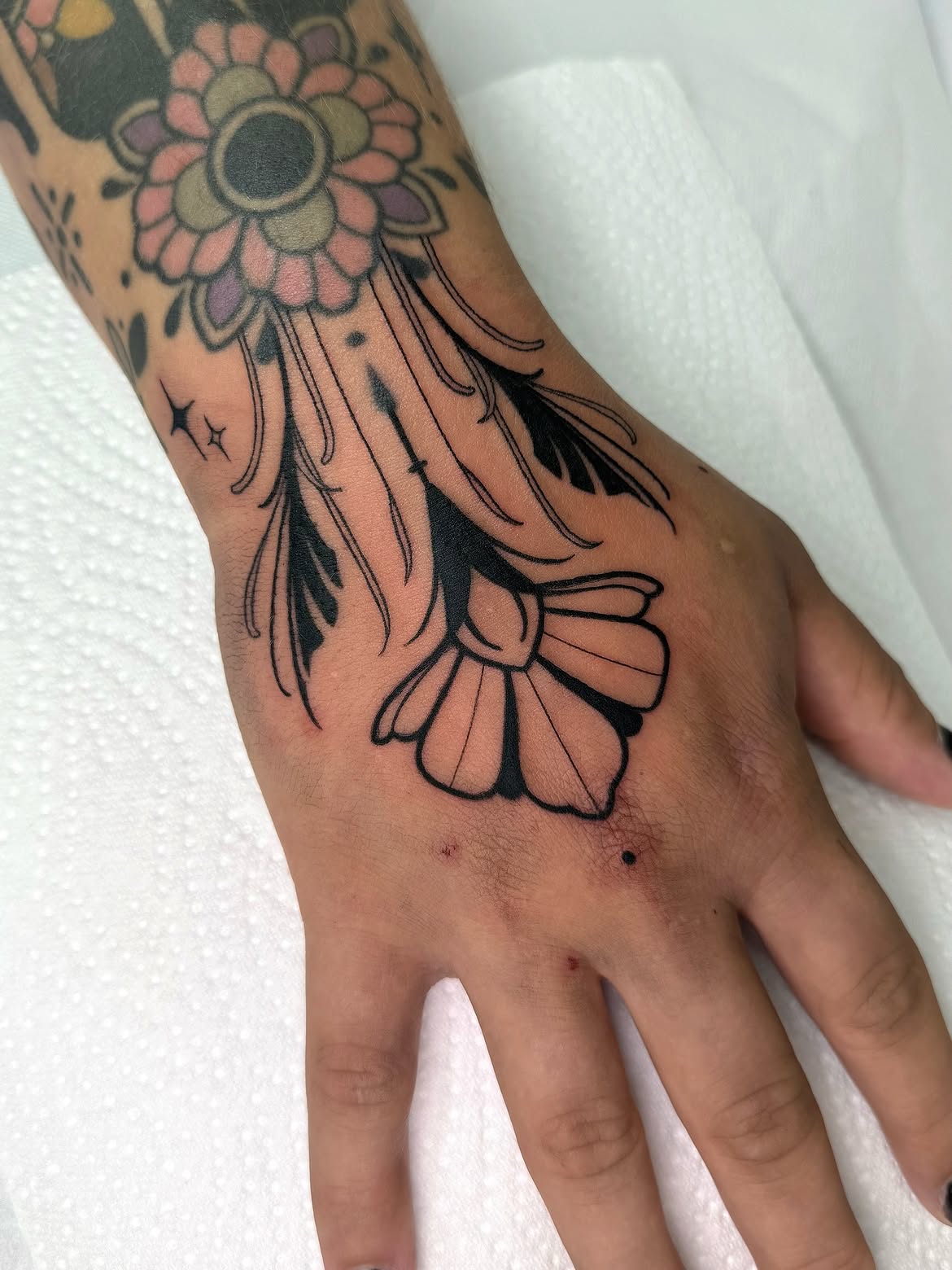 29 Art Nouveau Tattoo Ideas: Floral Lines, Decorative Frames, and Timeless Ornament