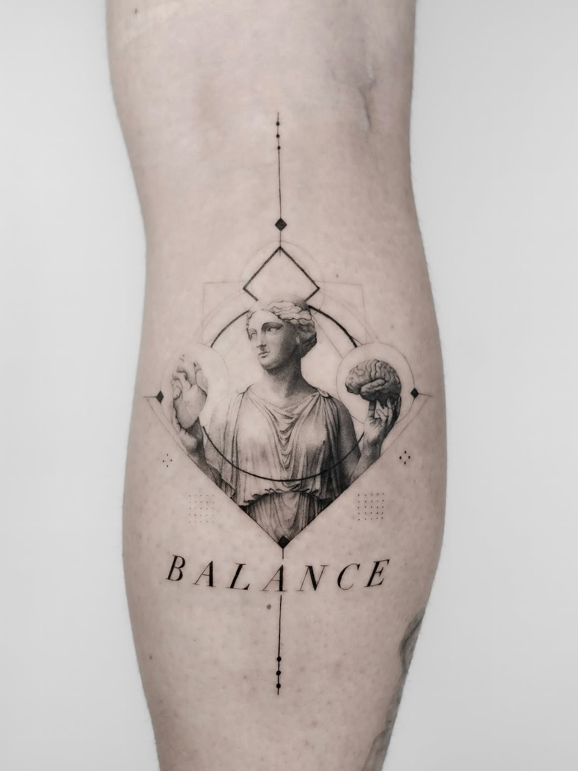 29 Micro Realism Tattoo Ideas: Tiny Details With a Big Visual Impact