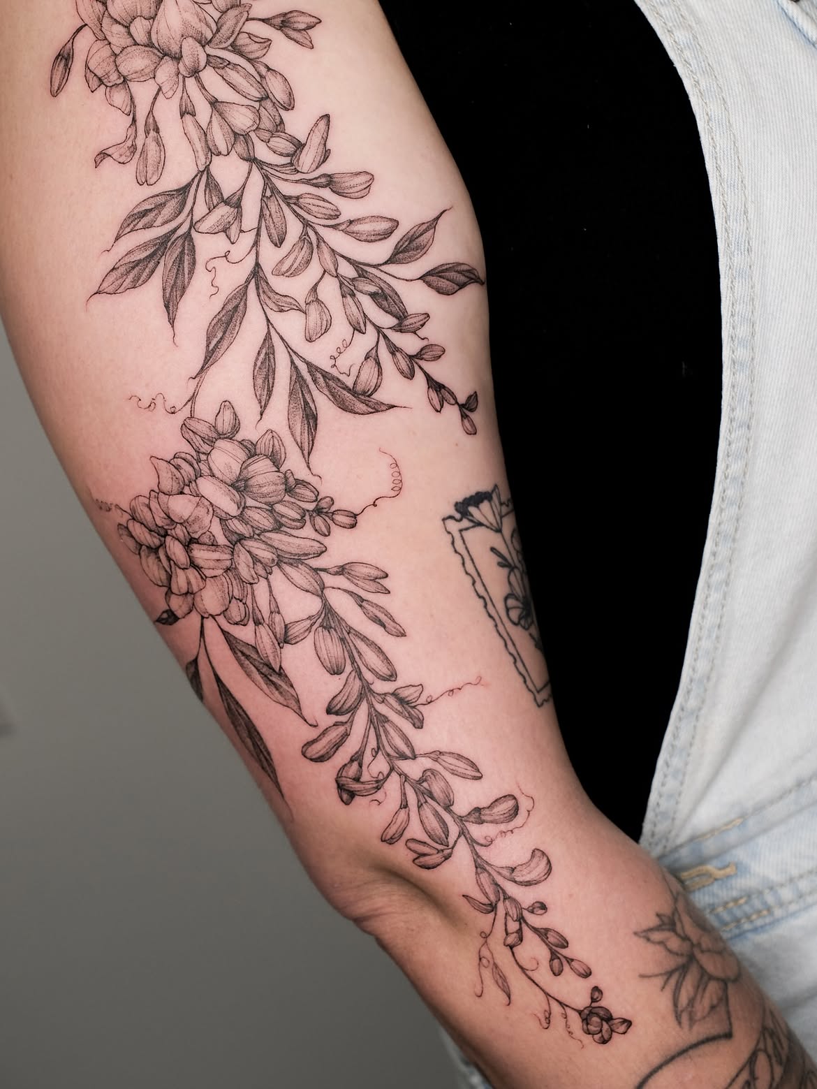 30 Beautiful Wisteria Tattoo Ideas That Capture the Romance of Nature