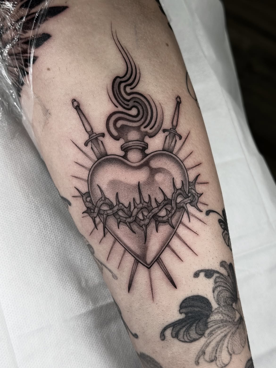 28 Sacred Heart Tattoo Ideas: From Delicate Fine Line Designs to Bold Traditional Ink