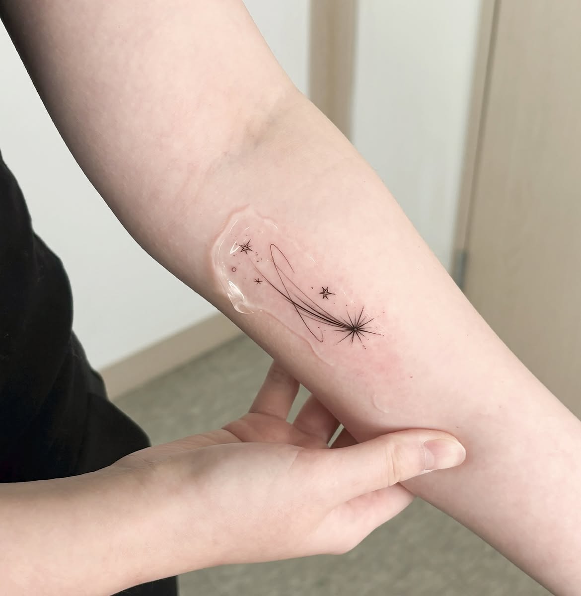 27 Shooting Star Tattoo Ideas: Delicate Designs That Capture Movement, Hope, and Wonder